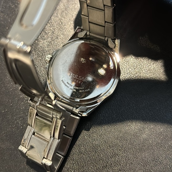 Pulsar watch with Swarovski crystals - Picture 3 of 3